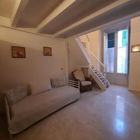 Holiday House Nel Cuore Di Bari Esterno foto