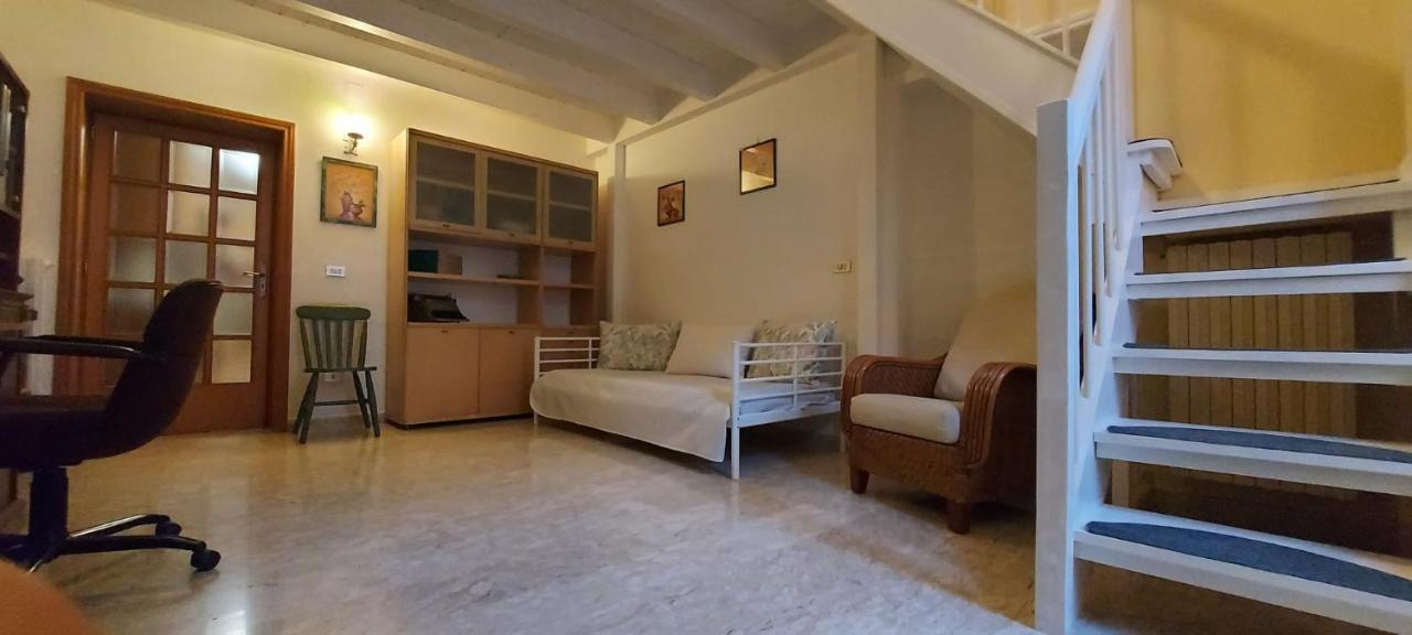Holiday House Nel Cuore Di Bari Esterno foto