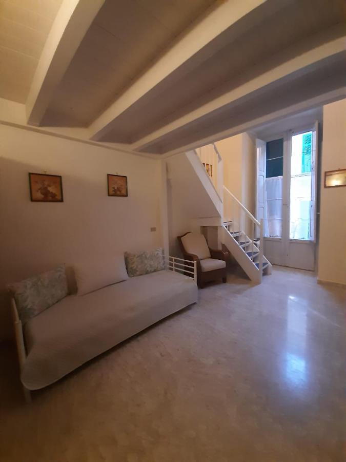 Holiday House Nel Cuore Di Bari Esterno foto
