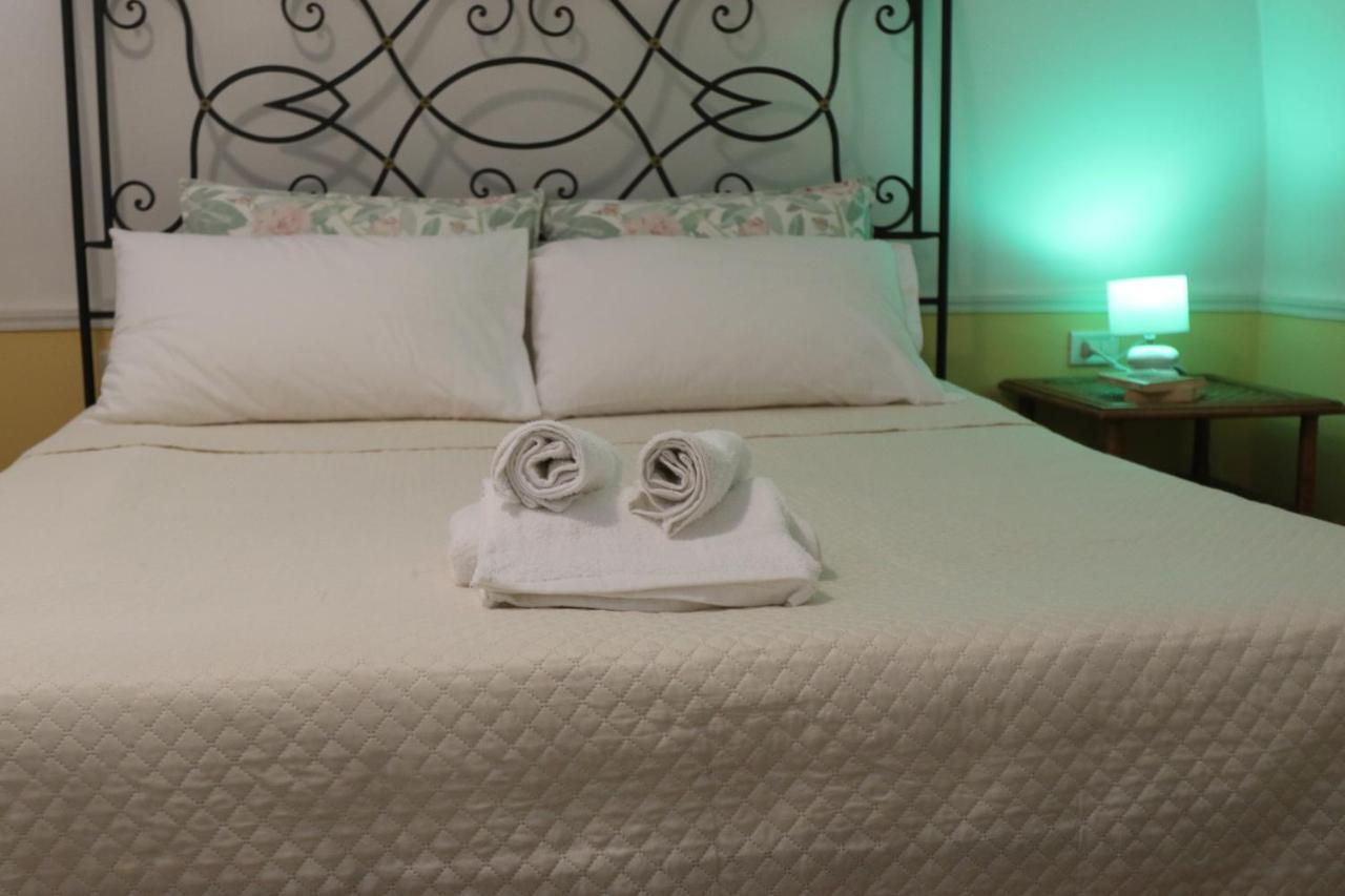 Holiday House Nel Cuore Di Bari Esterno foto