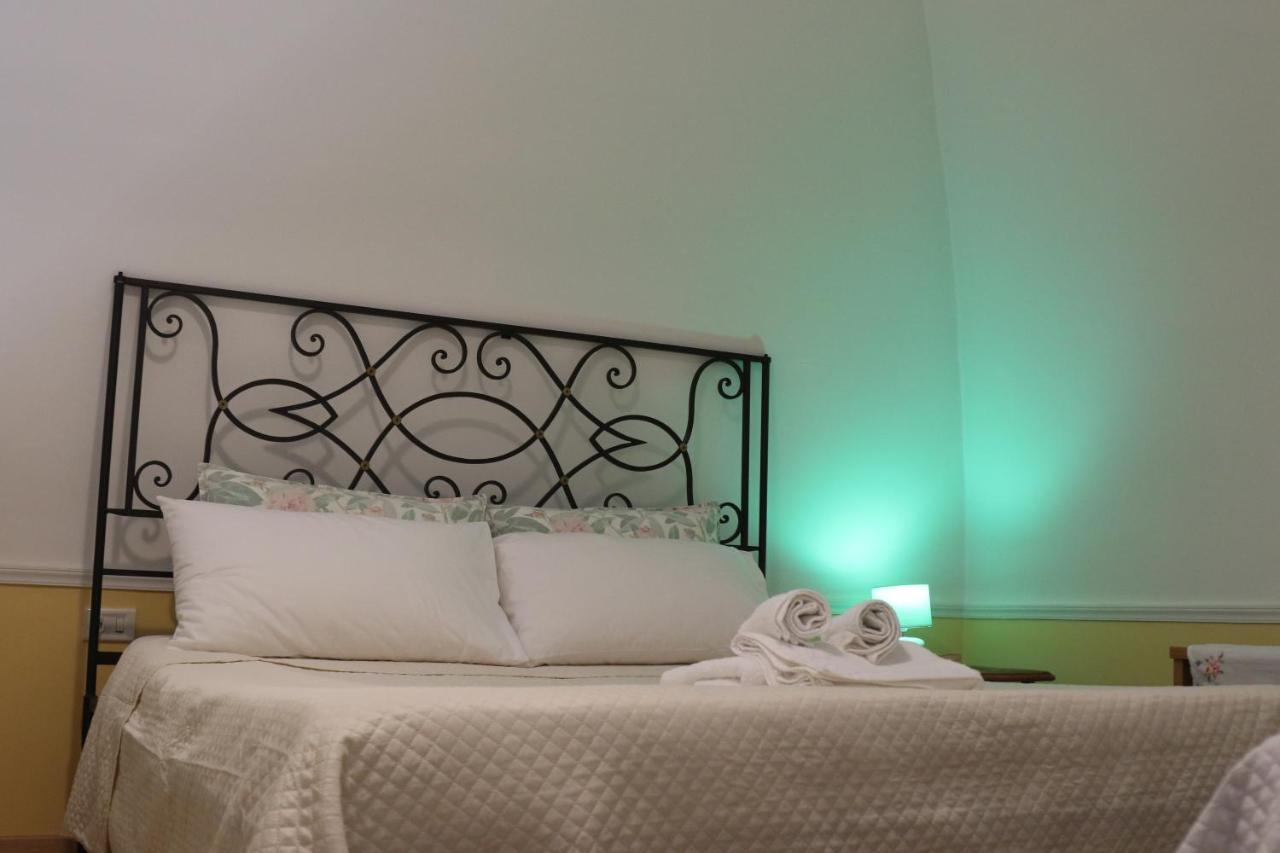 Holiday House Nel Cuore Di Bari Esterno foto